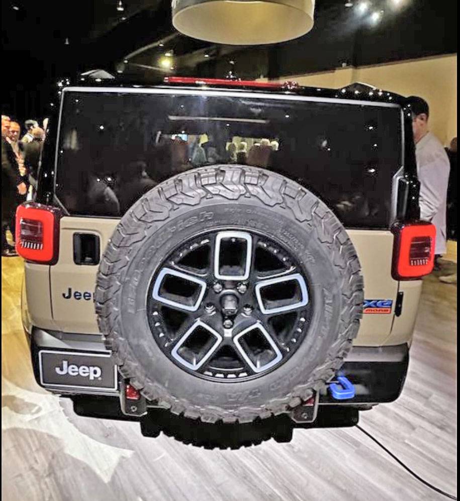 Jeep Recon EV First Real Life Look! 2025 Jeep Recon Moab 4xe Concept Shown to Dealers at Stellantis Event 15e070ef-18b2-4b93-a847-2dd731e2bb54-